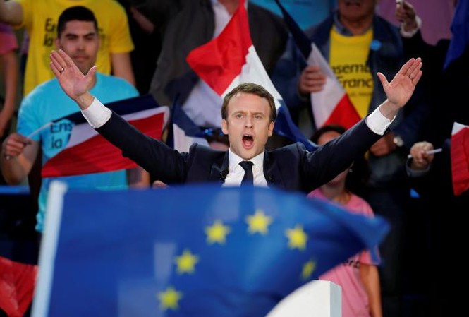 Ngày cuối vận động bầu cử Pháp: Ông Macron bỏ xa bà Le Pen Ông Emmanuel Macron trong buổi vận động tranh cử tại Albi (Pháp) hôm 4/5. Ảnh: Reuters