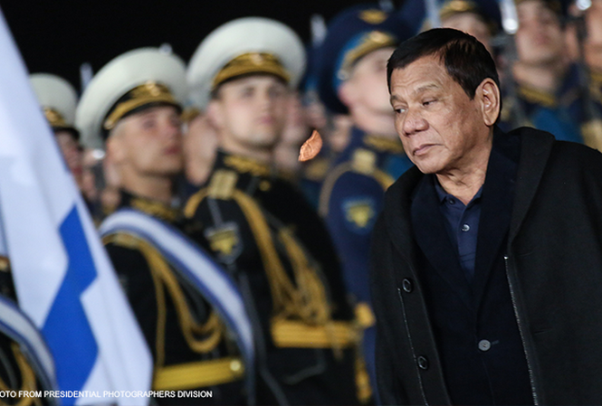 Tổng thống Philippines đột ngột rút ngắn chuyến thăm Nga Tổng thống Philippines Rodrigo Duterte đến Moscow trong chuyến thăm chính thức Nga. Ảnh: CNN