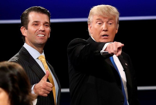 Con trai ông Trump từng vui mừng khi biết cha mình ‘được Nga giúp đỡ’ Tổng thống Mỹ Donald Trump và con trai, Donald Trump Jr. Ảnh: CNBC