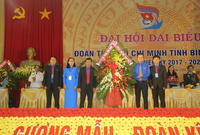 Tuổi trẻ đất võ Bình Định: Hàng nghìn công trình thiết thực, ý nghĩa Bí thứ T.Ư Đoàn tặng hoa chúc mừng đại hội