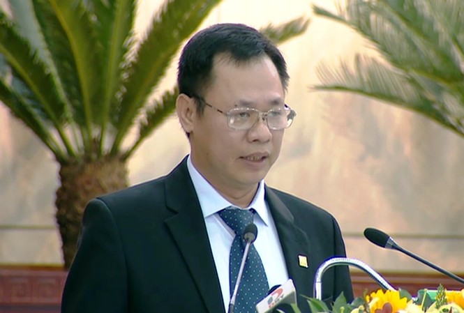 Đà Nẵng: Cử tri tiếp tục đòi lối xuống biển Ông Vũ Quang Hùng, Giám đốc Sở xây dựng trả lời chất vấn của cử tri