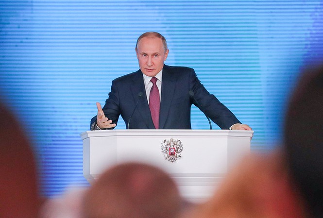 Ông Putin: Đầu tư vào phòng thủ tên lửa, Mỹ đang ‘ném tiền qua cửa sổ’ Tổng thống Nga Vladimir Putin công bố Thông điệp Liên bang hôm qua, 1/3. Ảnh: Tass