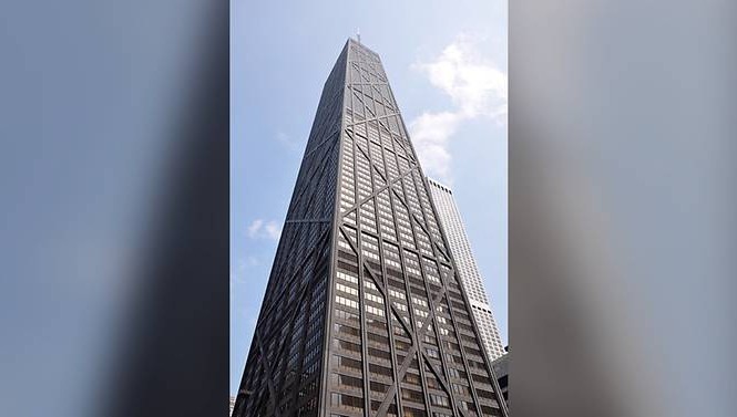 Tháng máy rơi tự do 84 tầng, thai phụ thoát chết thần kỳ Toà nhà 875 North Michigan Avenue. Ảnh: CNA