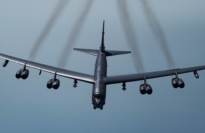 Nga điều Su-27 chặn ‘pháo đài bay’ B-52 của Mỹ Máy bay ném bom B-52H của Mỹ. Ảnh: Reuters