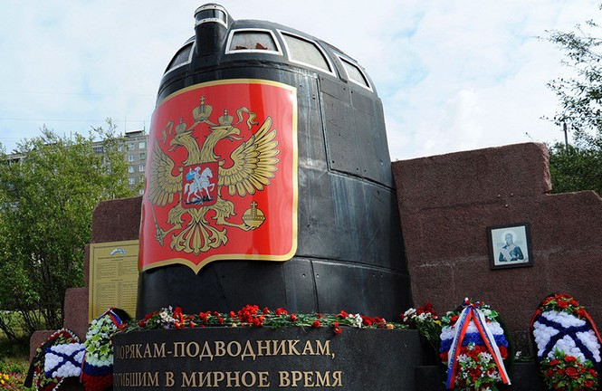 Bộ Quốc phòng Nga tiết lộ nguyên nhân cháy tàu ngầm Đài tưởng niệm ở Murmansk - nơi tưởng nghiệm các quân nhân Hải quân Nga thiệt mạng trong thời bình. Ảnh: Sputnik