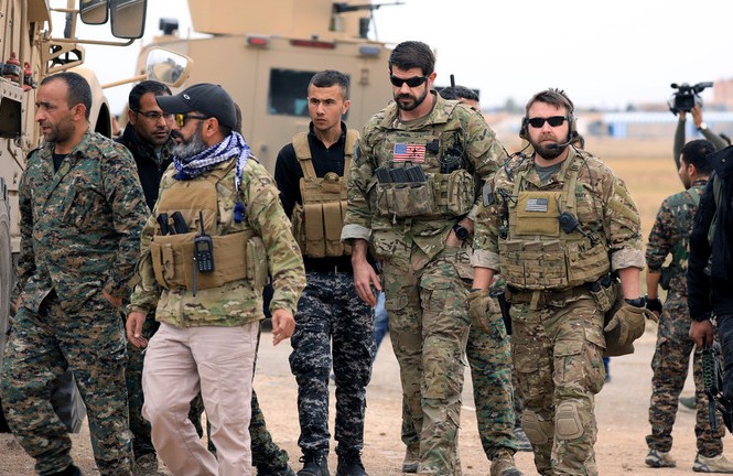 Anh, Pháp sắp điều quân đến thế chân Mỹ tại Syria Binh sĩ Mỹ tại Syria. Ảnh: Reuters