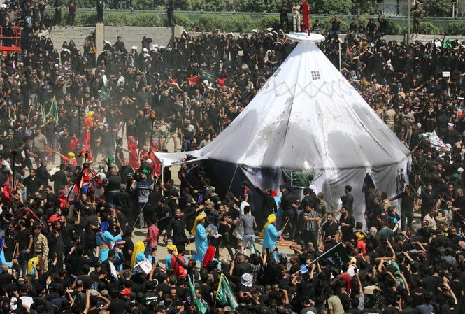 Giẫm đạp tại lễ hội Hồi giáo, hơn 130 người thương vong Lễ Ashura ở Karbala. Ảnh: Reuters