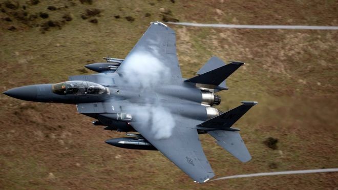 Chiến đấu cơ F-15 Mỹ suýt đâm trúng người nhảy dù Chiến đấu cơ F-15. Ảnh: Getty