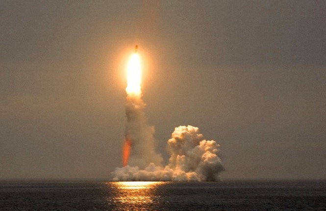 Ông Putin tuyên bố Nga sắp có tên lửa xuyên thủng mọi lá chắn Tên lửa đạn đạo Bulava phóng từ tàu ngầm Nga. Ảnh: Bộ Quốc phòng Nga
