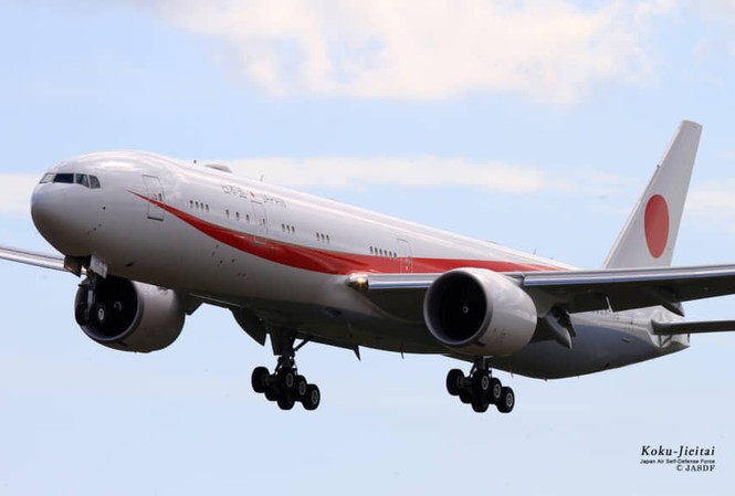 Cháy lò nướng trên chuyên cơ chở Thủ tướng Nhật Bản đến Thái Lan Chuyên cơ Boeing 777-300ER. Ảnh: Lực lượng phòng vệ không quân Nhật Bản