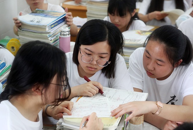 Điểm mới trong kì thi khốc liệt nhất thế giới, đề tự luận ấn tượng Điểm mới trong kì thi khốc liệt nhất thế giới, đề tự luận ấn tượng
