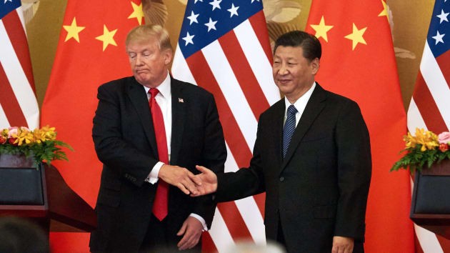 Báo Mỹ chỉ ra sai lầm lớn của Trung Quốc trong chiến tranh thương mại Tổng thống Mỹ Donald Trump và Chủ tịch Trung Quốc Tập Cận Bình tại một cuộc họp báo ở Bắc Kinh. Ảnh: TASS.