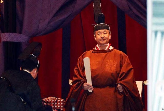 Lễ đăng quang đầy màu sắc của Nhật Hoàng Naruhito Nhật hoàng Naruhito tại lễ đăng quang. Ảnh: Kyodo News.