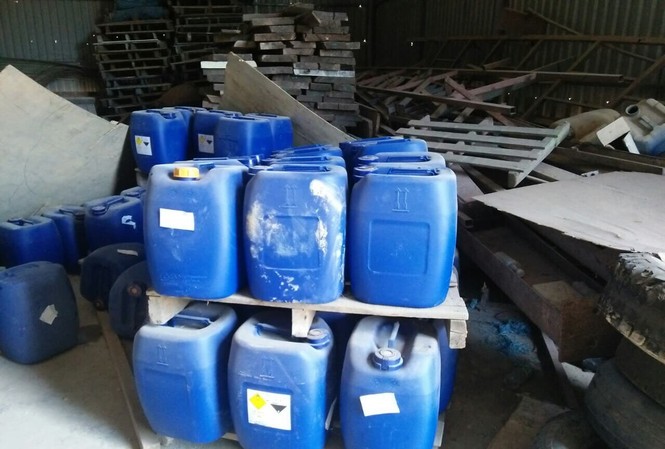 Phát hiện cả kho hóa chất dùng sản xuất ma túy tại Bình Định Tại Bình Định lực lượng chức năng phát hiện 286 thùng phuy, trên 300 bao bột và nhiều dụng để tinh chế ma túy.
