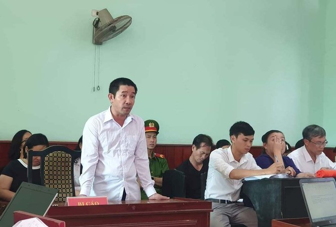 Cục Thi hành án Bình Định phải bồi thường hơn 55 tỷ cho hai doanh nghiệp Nguyên chấp hành viên Nguyễn Văn Chánh bị tuyên phạt 9 năm tù giam về tội thiếu trách nhiệm gây hậu quả nghiêm trọng.