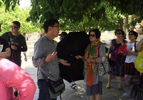 Phát hiện 23 người nước ngoài điều hành, dẫn tour 'chui' ở Đà Nẵng 6 tháng đầu năm 2018, Thanh tra Sở Du lịch phối hợp với Công an TP Đà Nẵng kiểm tra phát hiện 23 người nước ngoài điều hành, dẫn tour "chui" ở Đà Nẵng