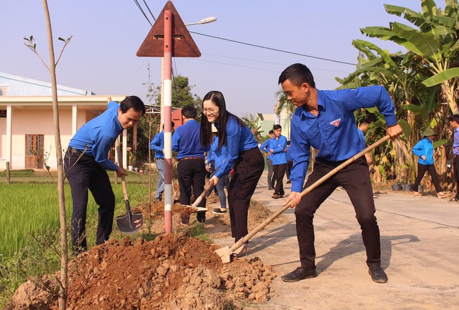 Ra quân Tháng Thanh niên, Thành Đoàn Đà Nẵng trồng 400 cây xanh Thành đoàn Đà Nẵng trồng 400 cây xanh ra quân Tháng Thanh niên