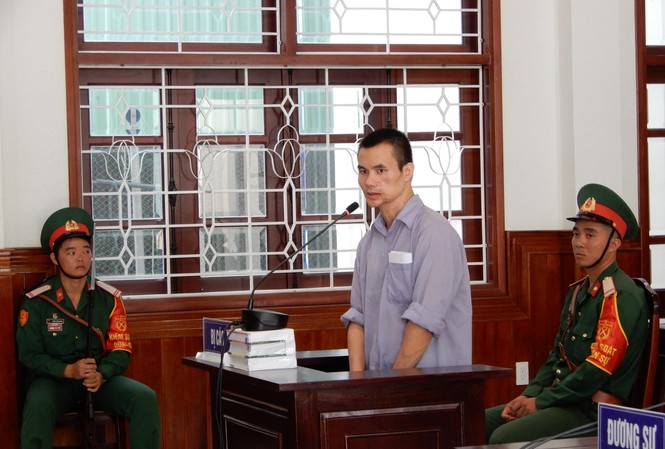 Lời khai lạnh lùng của kẻ bắn chết nữ phó chủ tịch HĐND phường Khai nhận toàn bộ hành vi gây án trước toà, bị cáo Bùi Chí Hiếu tỏ ra ăn năn, hối hận, xin lỗi gia đình nạn nhân và mong được giảm nhẹ hình phạt.