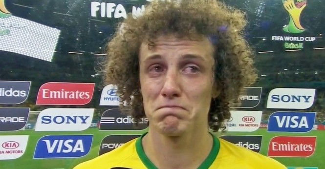 David Luiz nói không với... sex David Luiz vẫn còn “tân”.