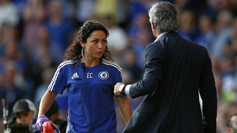 Sỉ nhục nữ bác sĩ, Mourinho bị treo giò 5 trận? Eva Carneiro quyết định “trả đũa” Mourinho.