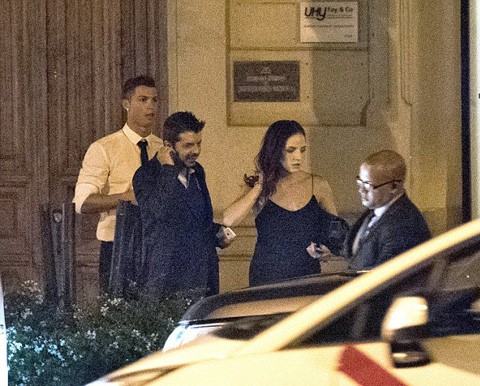 BẢN TIN Thể thao 19H: Ronaldo đã có bồ mới? Ronaldo đi cùng gái lạ.