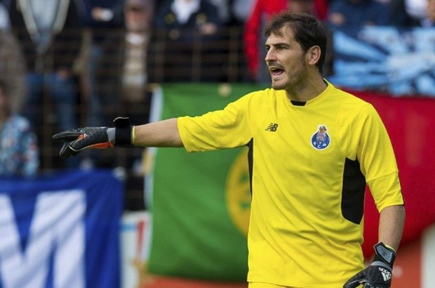 Casillas xin lỗi CĐV Porto trong ngày lập kỷ lục Casillas chính thức trở thành cầu thủ ra sân nhiều nhất ở Champions League.