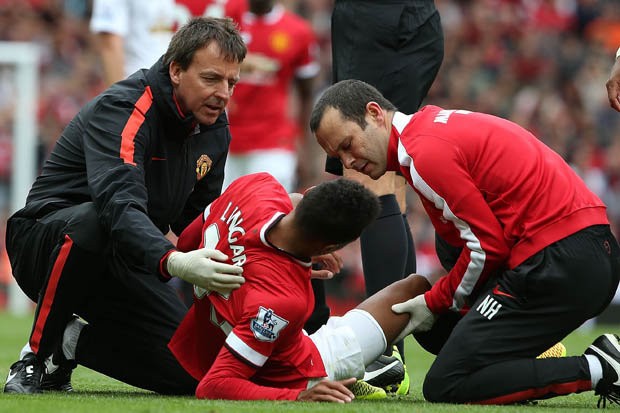 Tranh ngôi đầu với Leicester City, M.U mất thêm 2 chiến tướng Lingard vừa dính chấn thương.