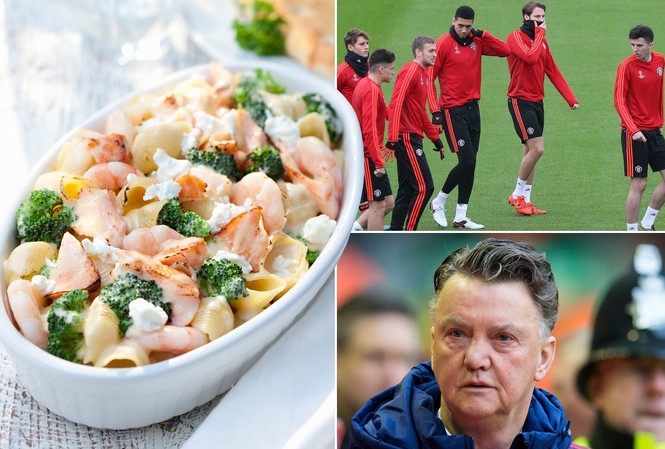 Van Gaal bất ngờ dễ tính, để sao M.U thả cửa Van Gaal cho các học trò ăn uống thoải mái vào buổi trưa.