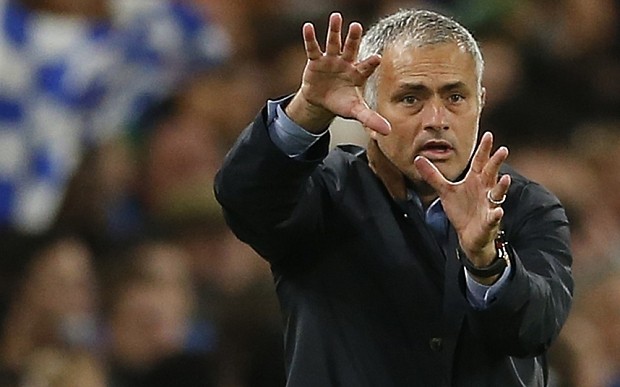Mourinho 'nóng mắt' vì bị đơm đặt Mourinho “nóng mắt” vì bị đơm đặt quá nhiều về tương lai.