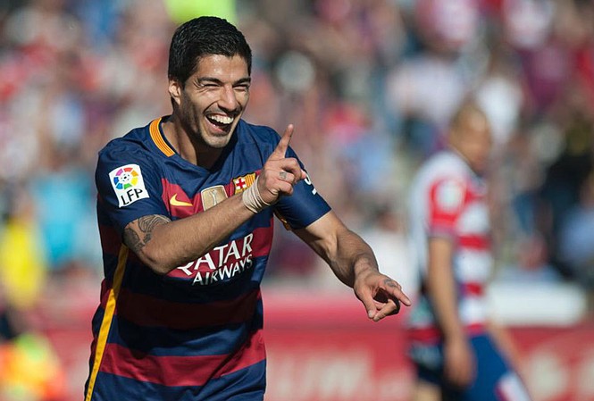 Luis Suarez đoạt Pichichi và chạm tay vào 'Giày vàng' Luis Suarez đoạt Pichichi và chạm tay vào "Chiếc giày vàng châu Âu".