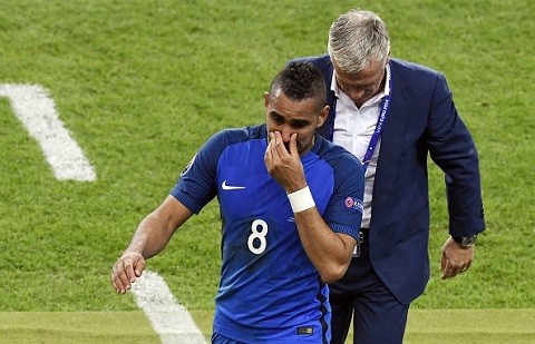 Dimitri Payet và nước mắt thảng thốt của vị cứu tinh Payet trở thành người hùng của ĐT Pháp trong trận mở màn gặp Romania.