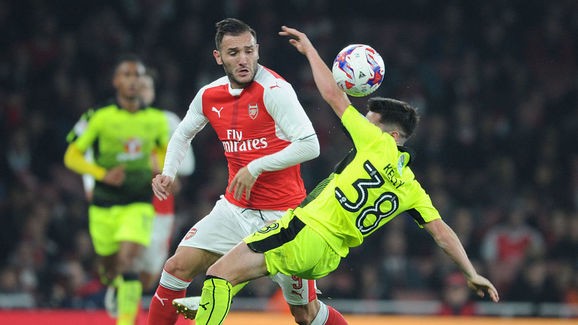 Arsenal nhận hung tin từ 'bom tấn' người Tây Ban Nha Lucas Perez dính chấn thương nặng.