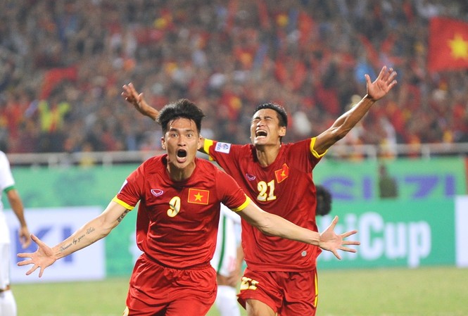 Bản tin Thể thao: Công Vinh lộ thời điểm giã từ ĐT Việt Nam Công Vinh sẽ giã từ ĐT Việt Nam sau AFF Cup 2016.
