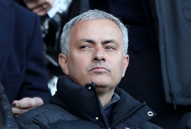 Mourinho bất ngờ 'ra lệnh' điều tra đội ngũ y tế M.U HLV Mourinho không hài lòng với đội ngũ y tế M.U.