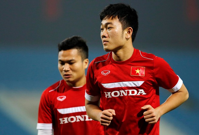 BẢN TIN Thể thao: Xuân Trường nhắm danh hiệu ở AFF Cup 2016 Xuân Trường dẫn đầu cuộc đua tới danh hiệu Cầu thủ xuất sắc nhất AFF Cup 2016.