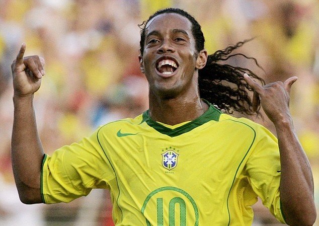 BẢN TIN Thể thao: Ronaldinho sẽ sang Việt Nam Ronaldinho sẽ sang Việt Nam vào tháng 4 tới.