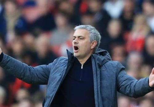 Mourinho phát lệnh tập trung toàn lực cho Europa League HLV Jose Mourinho hài lòng về các học trò của mình dù thua Arsenal.