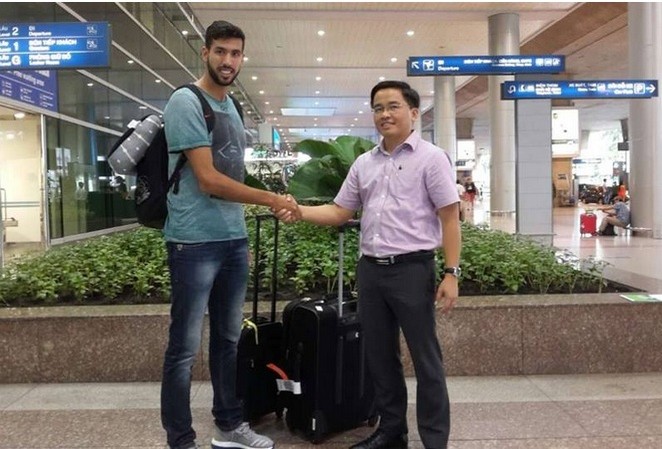 BẢN TIN thể thao: HAGL bất ngờ đón trung vệ tới từ Brazil Lãnh đạo HAGL chào đón Henrique Marcelino Motta.