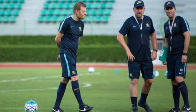 Đấu U16 Việt Nam, Australia gọi cầu thủ Sporting Lisbon HLV Peter Cklamovski quyết phục thù trước U16 Việt Nam.