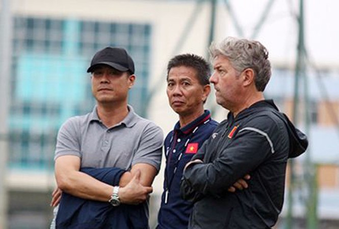 BẢN TIN Thể thao sáng: Chuyên gia Đức khuyên VFF chọn HLV nội Giám đốc Kỹ thuật Jurgen Gede khuyên VFF đặt niềm tin vào HLV nội.
