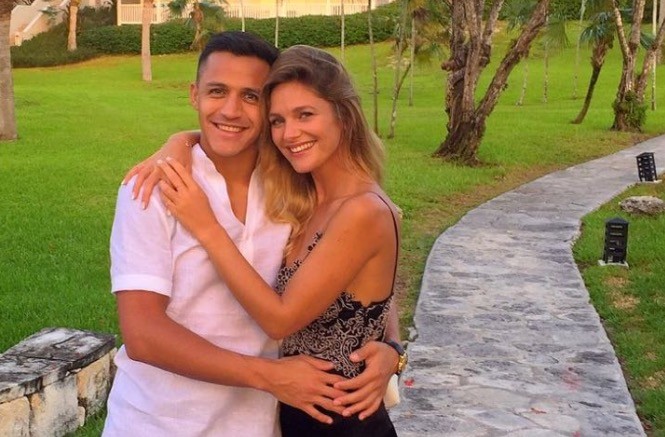 Vì M.U, Alexis Sanchez chia tay người tình xinh như mộng Alexis Sanchez và Mayte Rodriguez đã đường ai nấy đi.