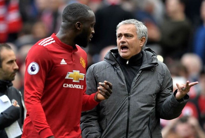 Vì sao HLV Mourinho đẩy Lukaku lên ghế dự bị? HLV Mourinho sẽ tiếp tục để Romelu Lukaku ngồi dự bị?