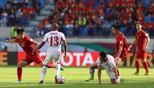 VIDEO: Tuyển Việt Nam vào tứ kết Asian Cup sau 12 năm chờ đợi VIDEO: Tuyển Việt Nam vào tứ kết Asian Cup sau 12 năm chờ đợi