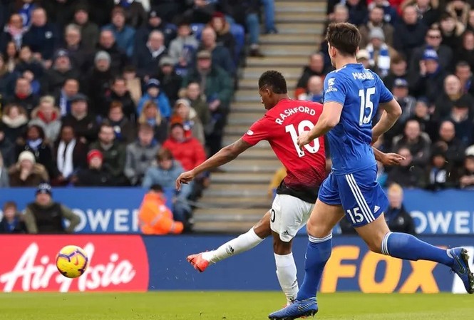 HLV Solskjaer tiết lộ sao trẻ M.U không 'thuộc bài' Pha làm bàn của Marcus Rashford vào lưới Leicester City.