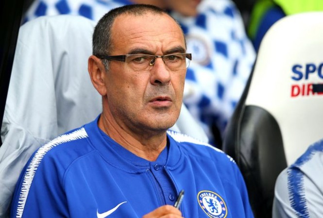 HLV Chelsea bị học trò 'đâm sau lưng', nguy cơ mất việc HLV Maurizio Sarri đối mặt nguy cơ mất việc.