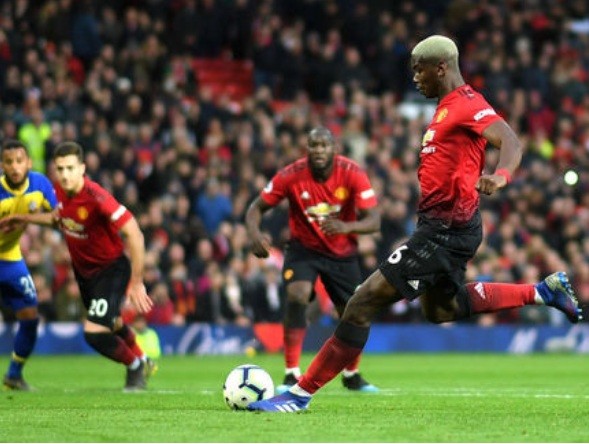 HLV M.U nói gì khi ngôi sao Pogba kém duyên với penalty? Paul Pogba đã đá hỏng 3 quả penalty ở mùa này.