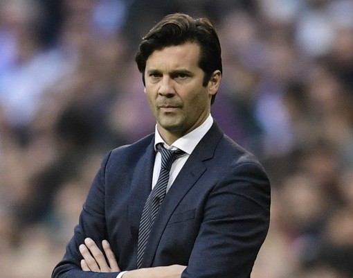 HLV Real Madrid dằn mặt các 'cựu binh' HLV Santiago Solari thể hiện sự cứng rắn với các “công thần” không nghe lời.