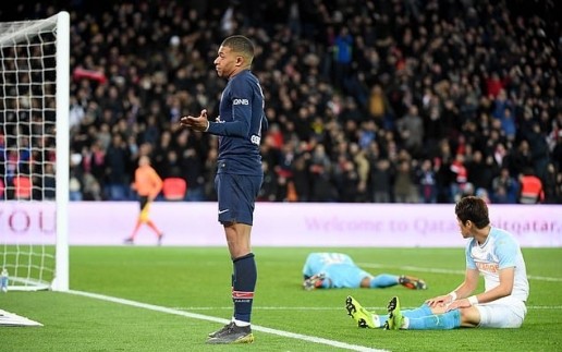 Mbappe bất mãn tại PSG, Real mở cờ trong bụng Mbappe ghi bàn rồi ăn mừng bằng thái độ bất mãn.
