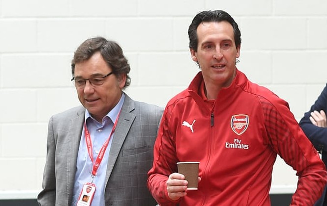 Arsenal thanh lọc lực lượng, hơn mười ngôi sao phải ra đi? Giám đốc Thể thao Raul Sanllehi (trái) và HLV Unai Emery.