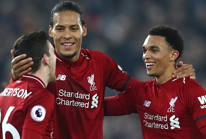 Liverpool vô địch Premier League về... “phí bôi trơn” Liverpool là đội phải trả nhiều "phí bôi trơn" nhất Premier League trong khoảng 1 năm qua.